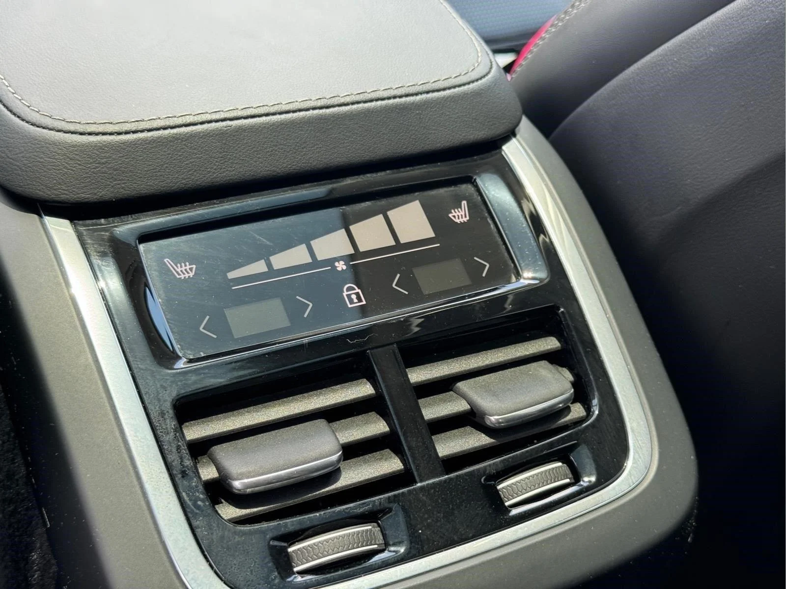Used 2024 Crystal White Metallic Volvo Ultimate Bright Theme image 16