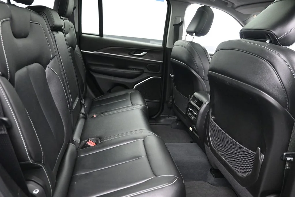 Used 2022 White Jeep 4xe image 10