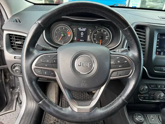 Used 2020 Silver Jeep Latitude Plus 4x4 image 21