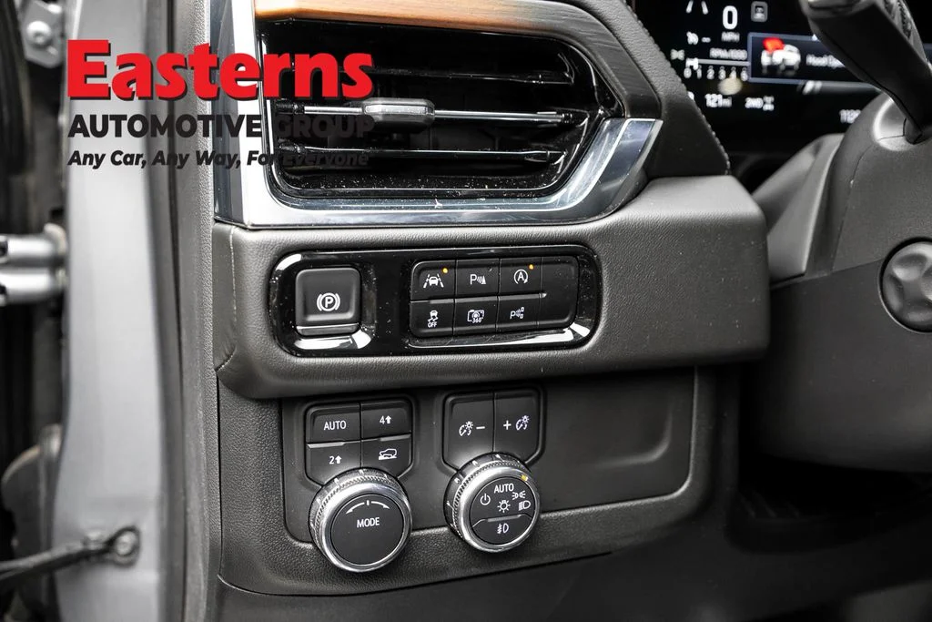 Used 2025 Silver GMC Denali image 22