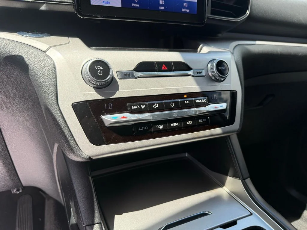 Used 2020 White Ford XLT image 16