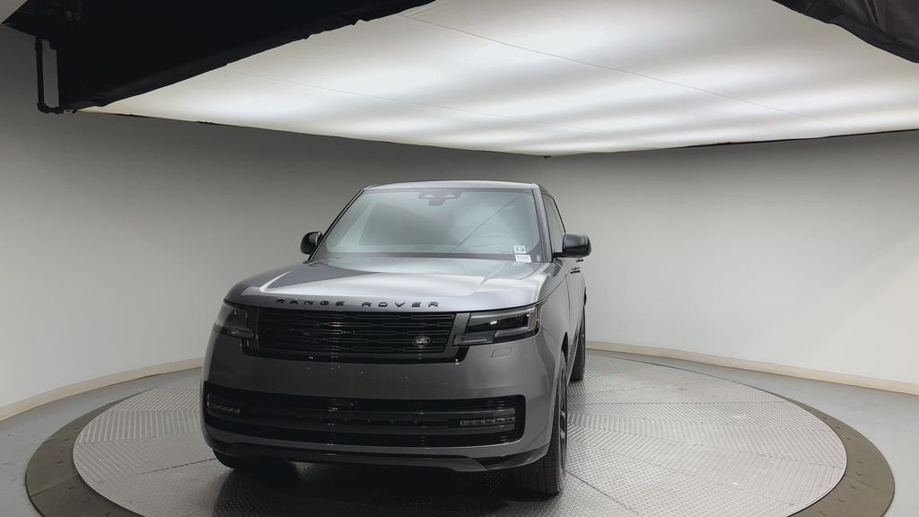 Used 2025  Land Rover SE image 7