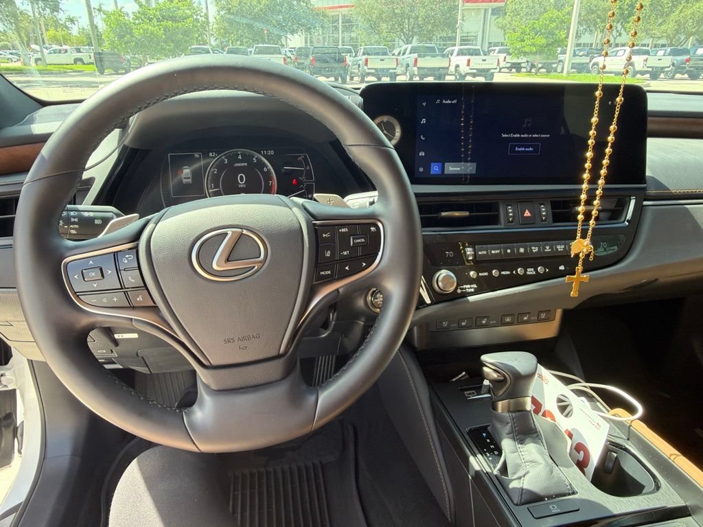 Used 2025 White Lexus ES 350 image 2
