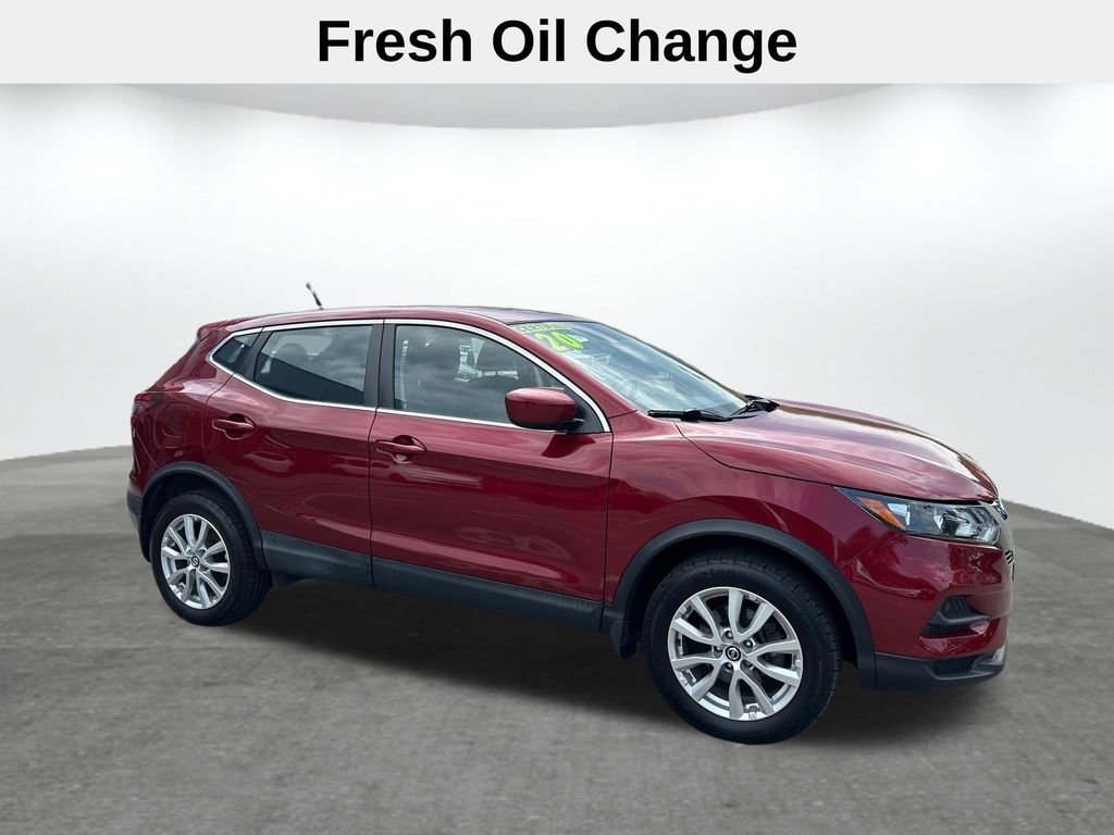 Used 2020 Red Nissan S image 5