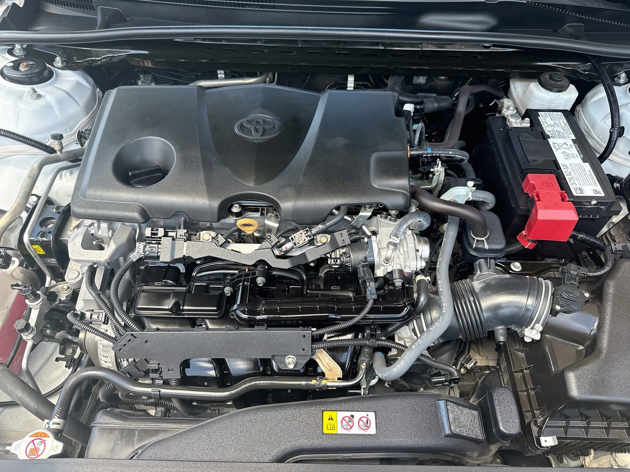 Used 2023 Ice Toyota LE image 32