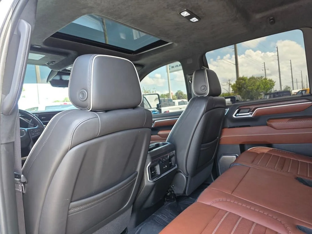 Used 2024 White Frost Tricoat GMC Denali Ultimate image 18