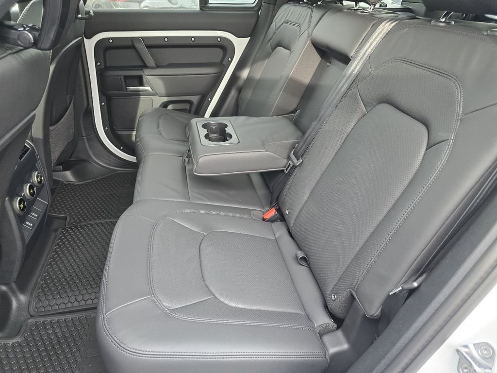 New 2026 Fuji White Land Rover X-Dynamic se image 34
