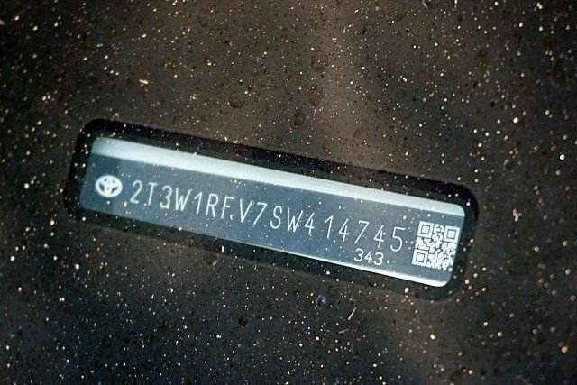 Used 2025 White Toyota XLE image 33