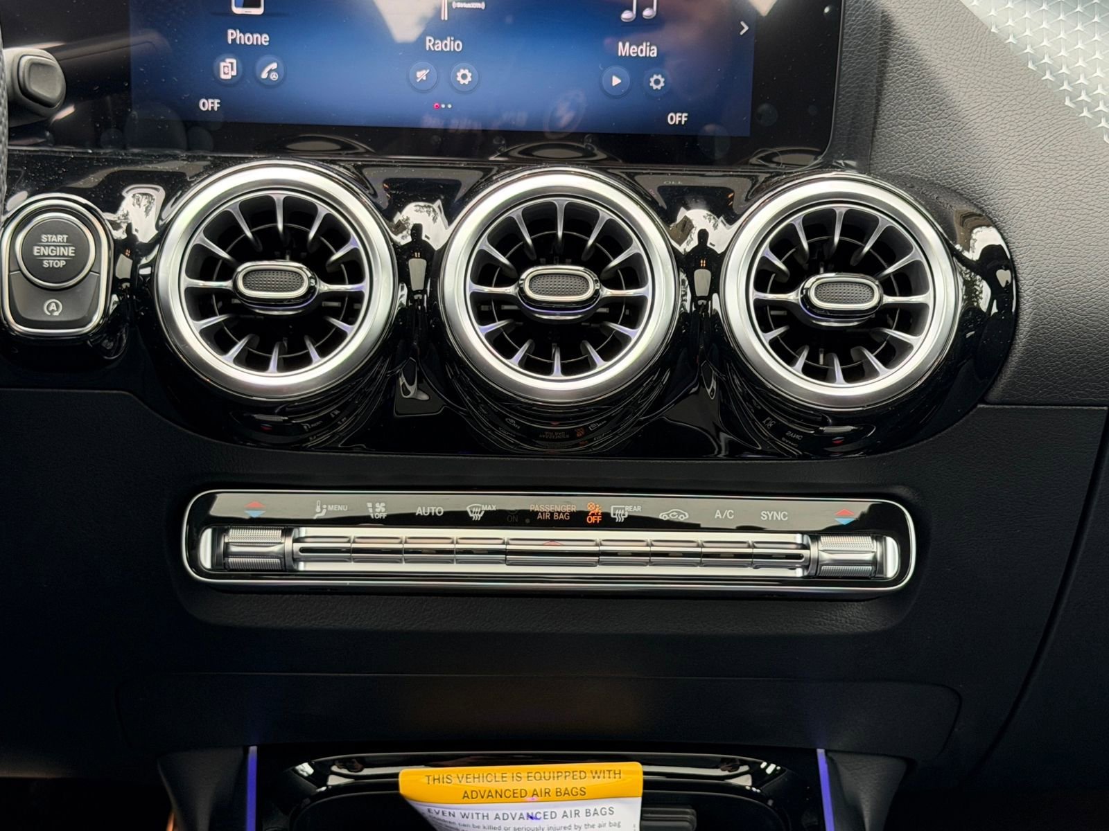 New 2026 MANUFAKTUR Alpine Gray Mercedes-Benz GLA 35 AMG® image 46