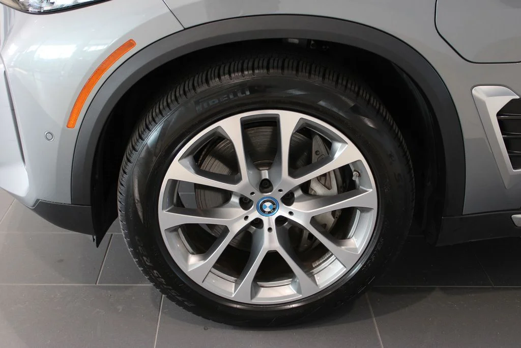 Used 2025 Gray BMW xDrive50e image 29
