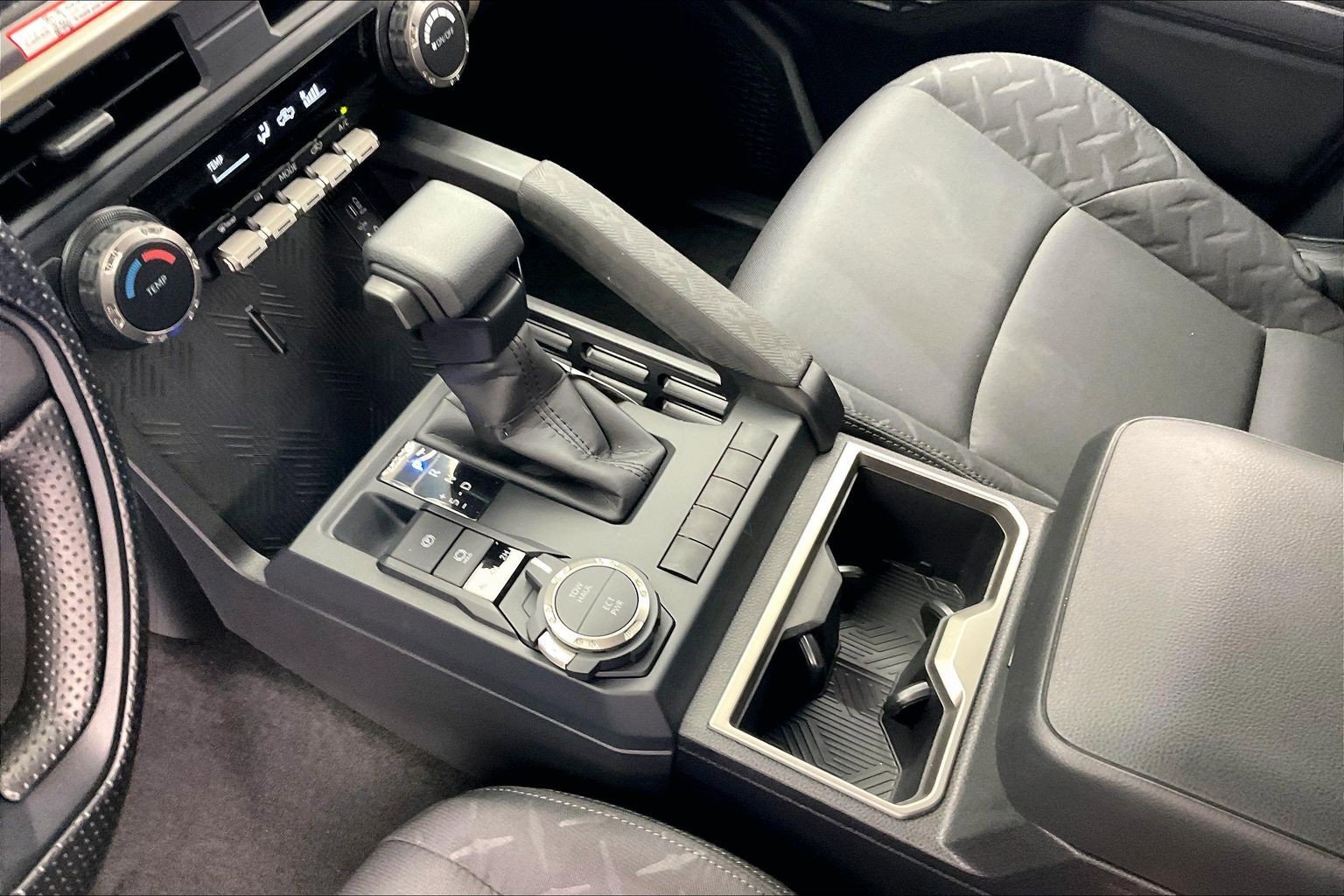 2026 Toyota Tacoma SR5 - Photo 8