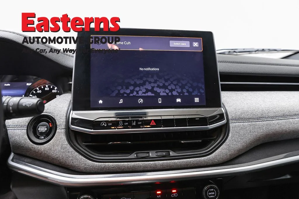 Used 2023 Black Jeep Latitude image 11