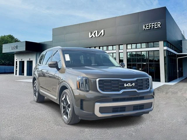 Certified Used 2024 Green Kia S image 2