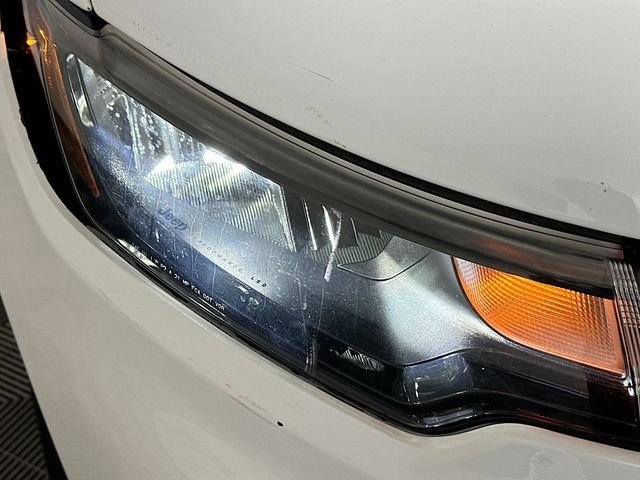 Used 2025 White Jeep Latitude image 9