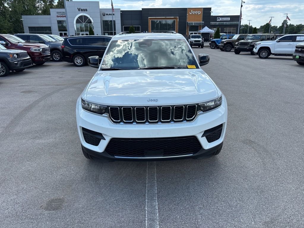 Used 2025 White Jeep Laredo X image 8