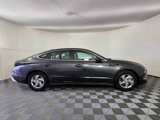 New 2026 Gray Hyundai SE image 6