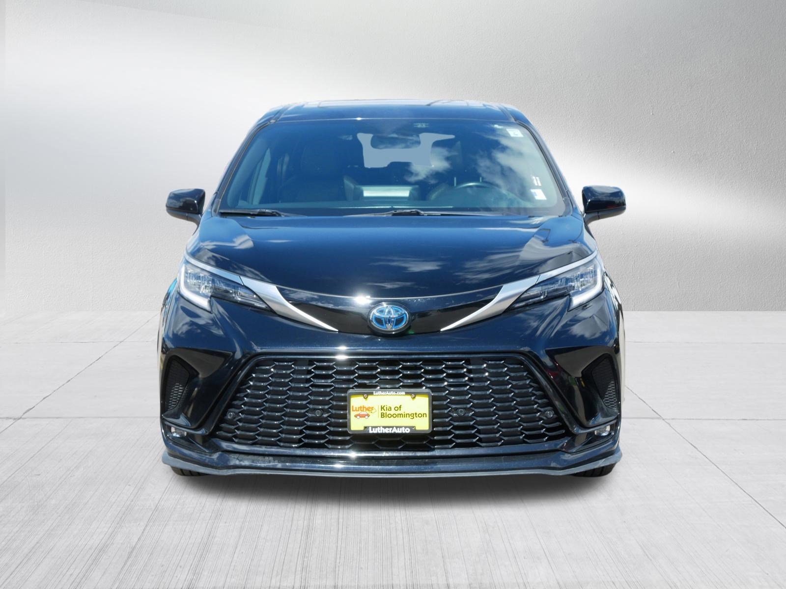 Used 2021 Toyota Sienna XSE with VIN 5TDXRKEC2MS014505 for sale in Bloomington, Minnesota