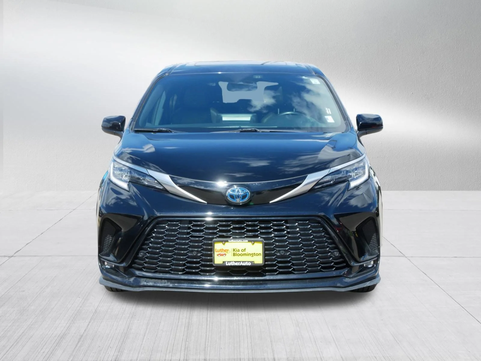 Used 2021 Toyota Sienna XSE with VIN 5TDXRKEC2MS014505 for sale in Bloomington, Minnesota
