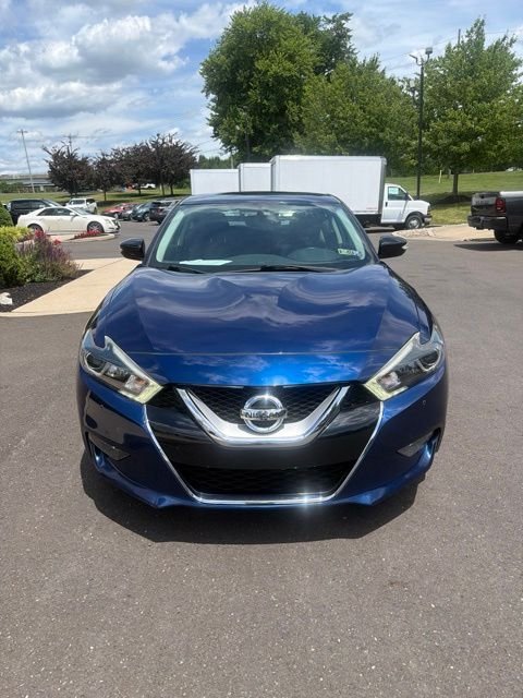 Used 2016 Blue Nissan SR image 3