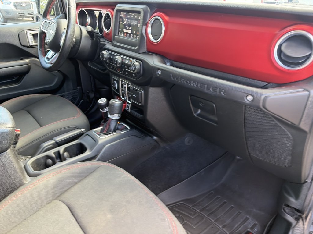 Used 2021 Granite Crystal Clearcoat Metallic Jeep Unlimited Rubicon image 32