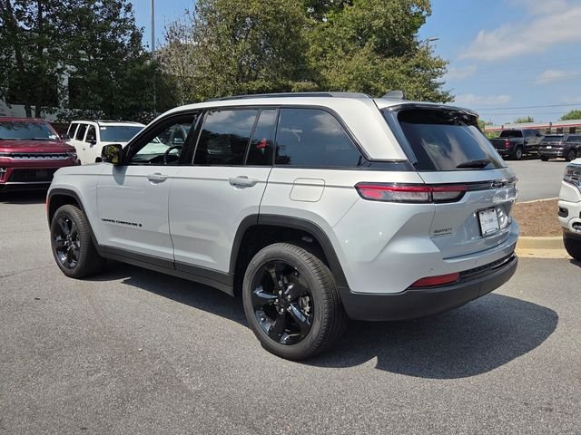 Used 2025 Silver Jeep Limited image 6