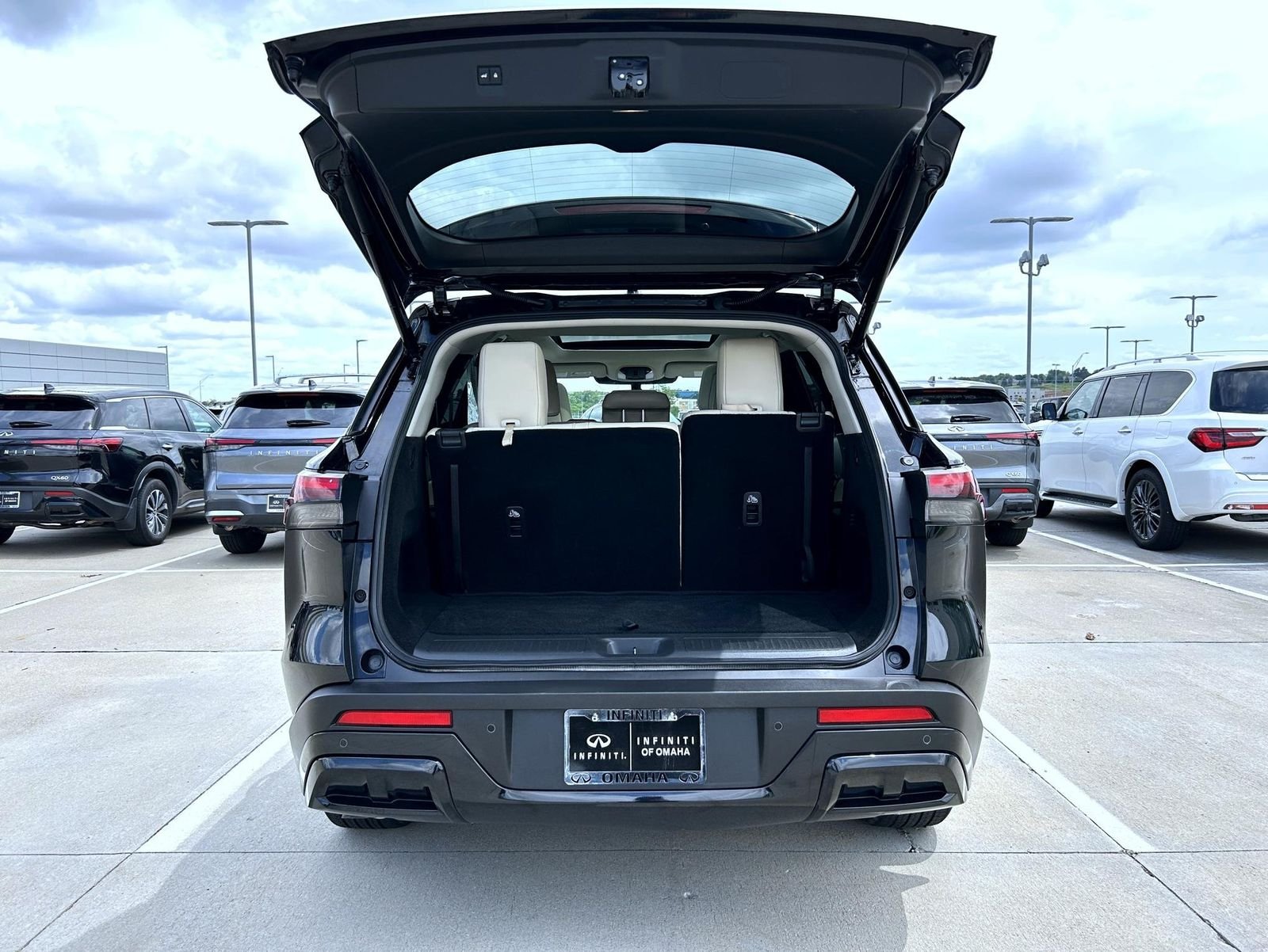 Used 2025 Black INFINITI LUXE image 23