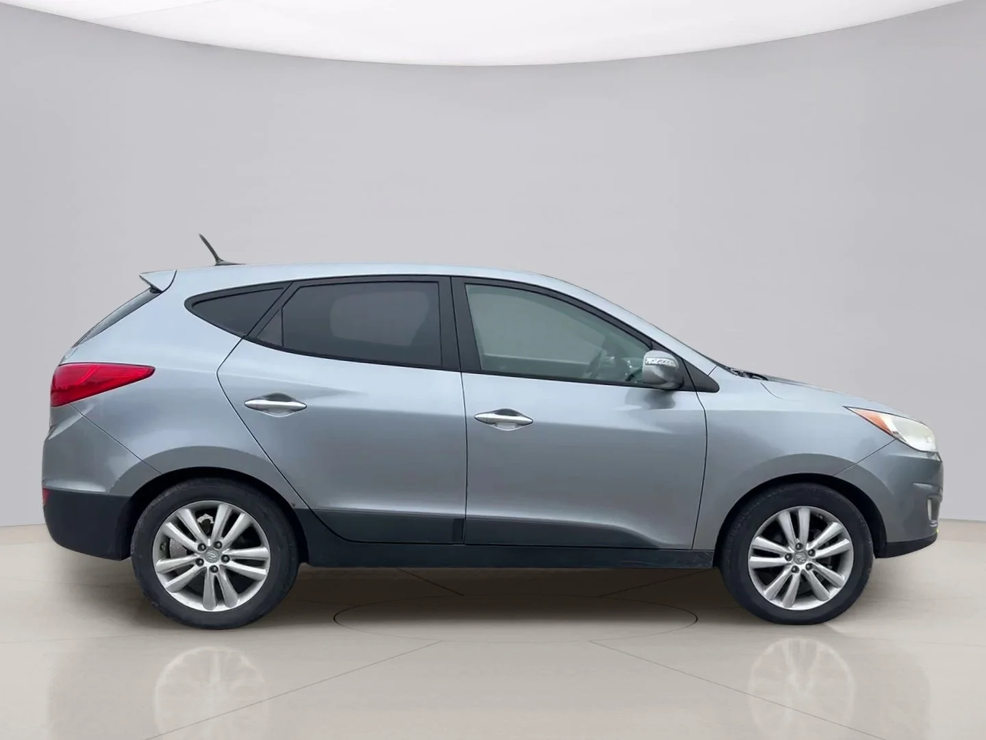 Used 2011 Silver Hyundai LIMITED image 7
