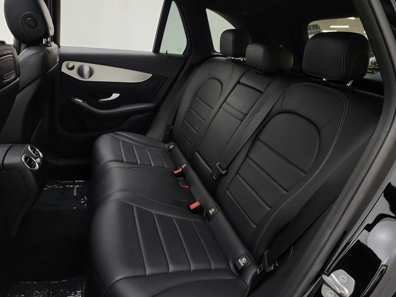 Used 2019 Black Mercedes-Benz GLC 300 SUV image 13
