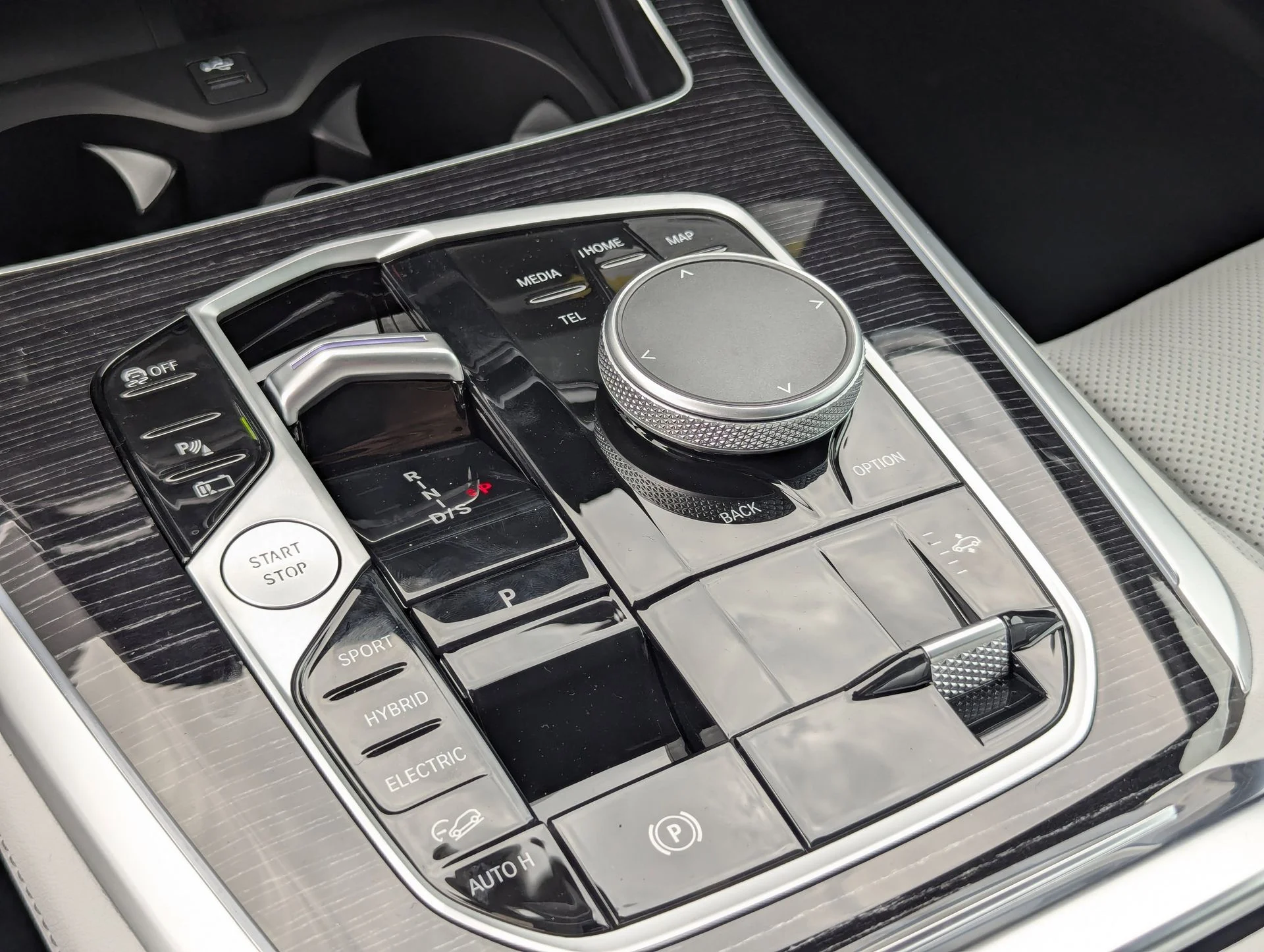 New 2026 Black Sapphire Metallic BMW xDrive50e image 28