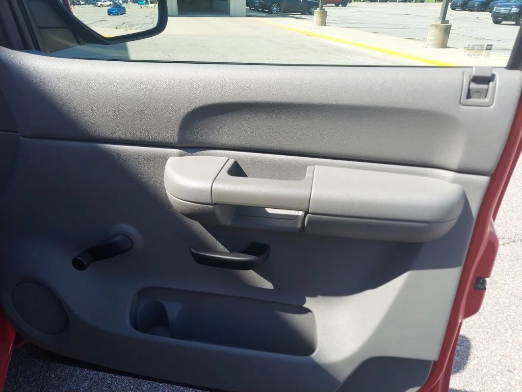 Used 2007 Red Chevrolet Work Truck image 25