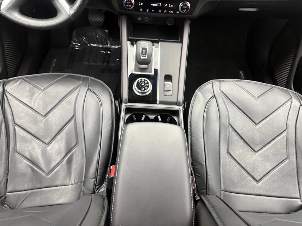 Used 2023  Mitsubishi ES image 36