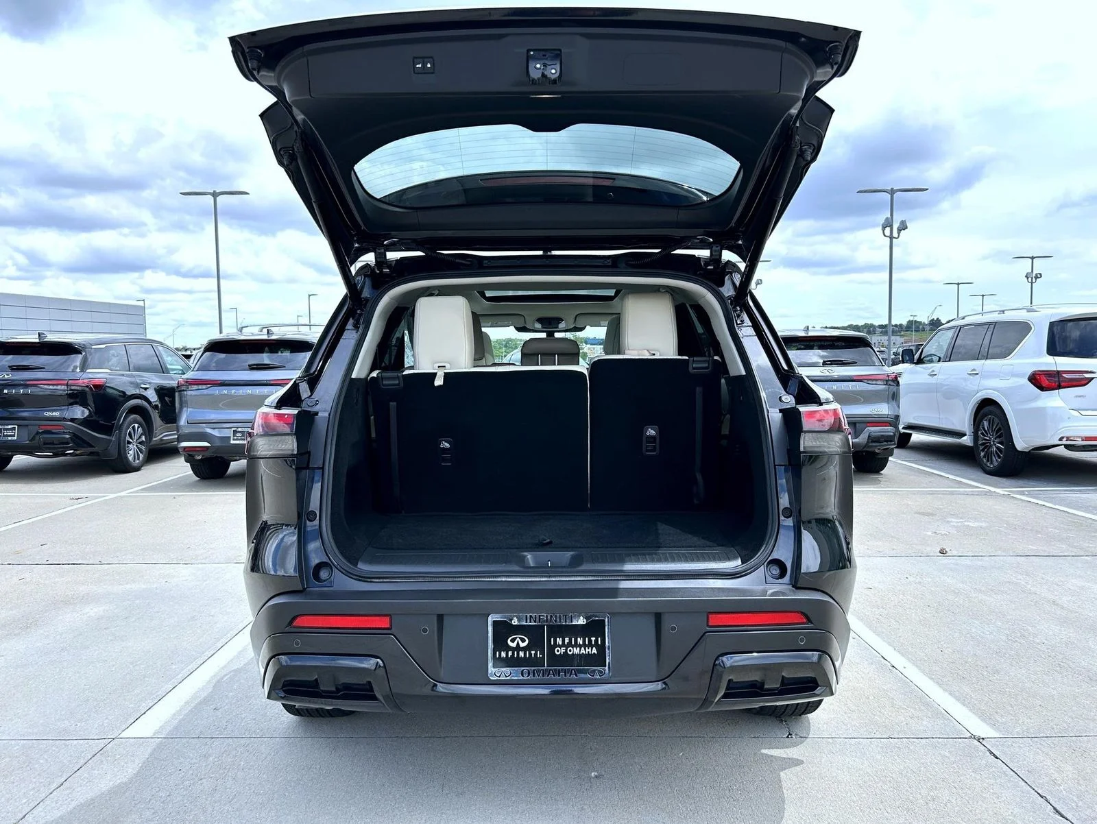 Used 2025 Black INFINITI LUXE image 23