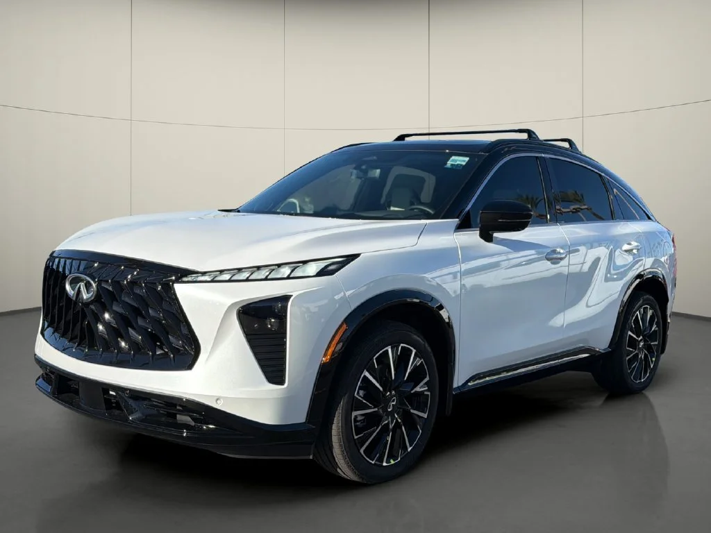 New 2027 2T RAD WHT INFINITI Autograph AWD image 3