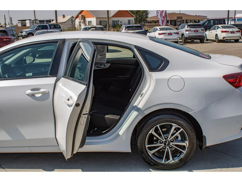 Used 2024 Snow White Pearl Kia LXS image 15