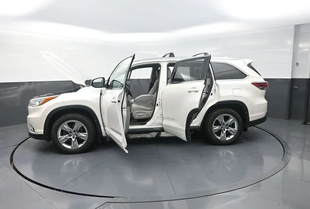 Used 2015 White Toyota Limited image 42