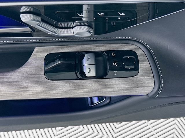 New 2026 MANUFAKTUR opalite white magno Mercedes-Benz Base image 18