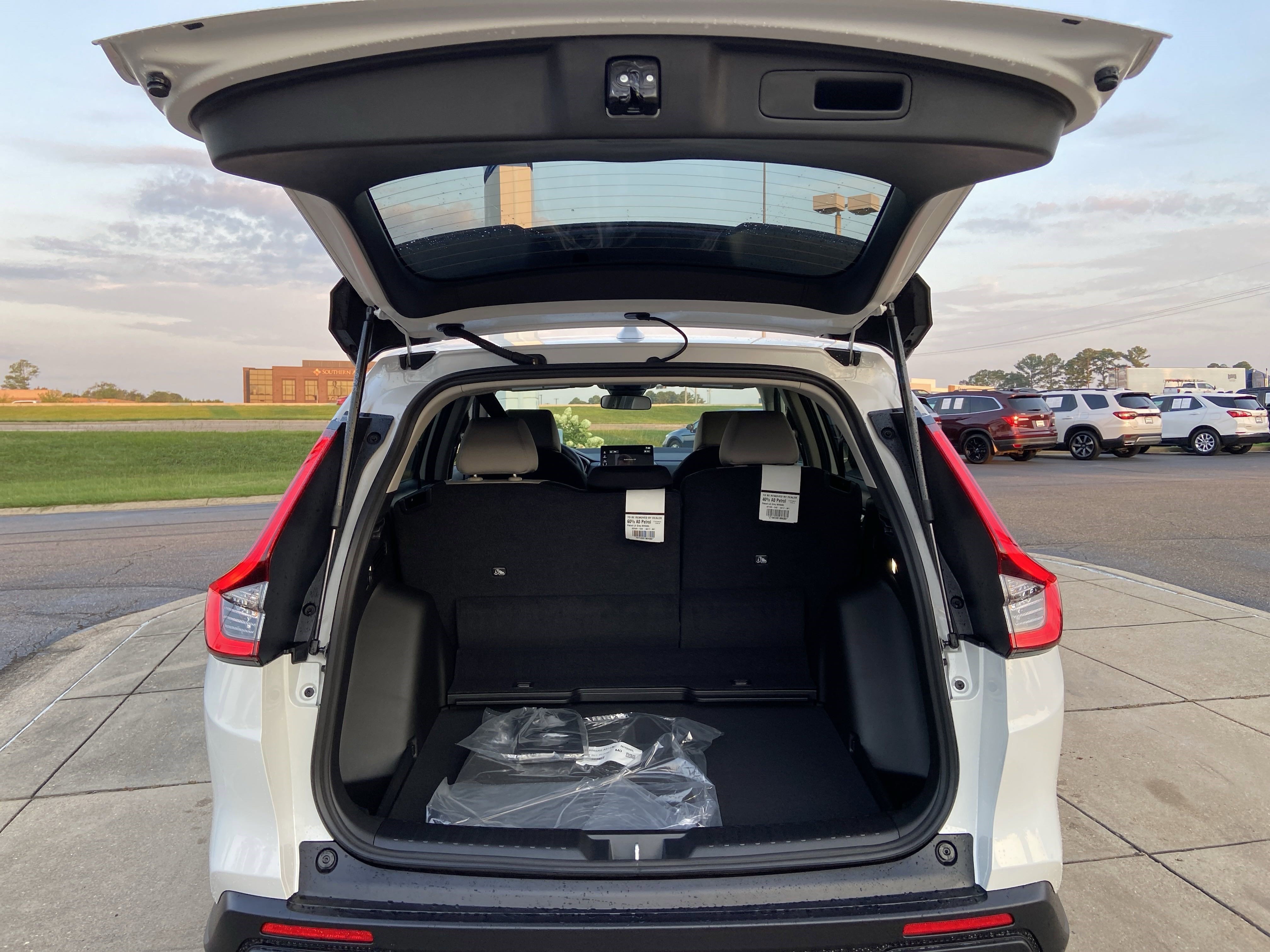 New 2026 Platinum White Pearl Honda EX image 27