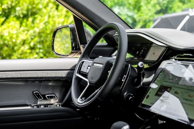 New 2026  Land Rover SE image 19