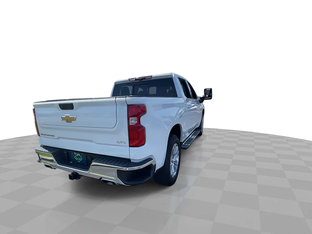 Used 2024 Summit White Chevrolet LTZ image 9