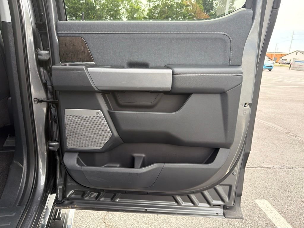 Used 2023 Gray Metallic Ford Lariat image 22
