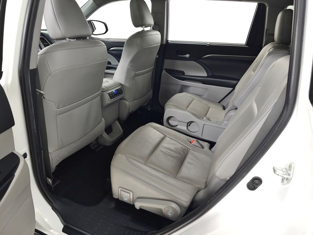 Used 2019 Blizzard Pearl Toyota Limited Platinum image 33