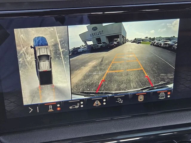 Used 2025 White GMC AT4 image 20