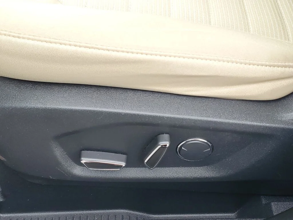 Certified Used 2018 White Gold Metallic Ford SEL image 7