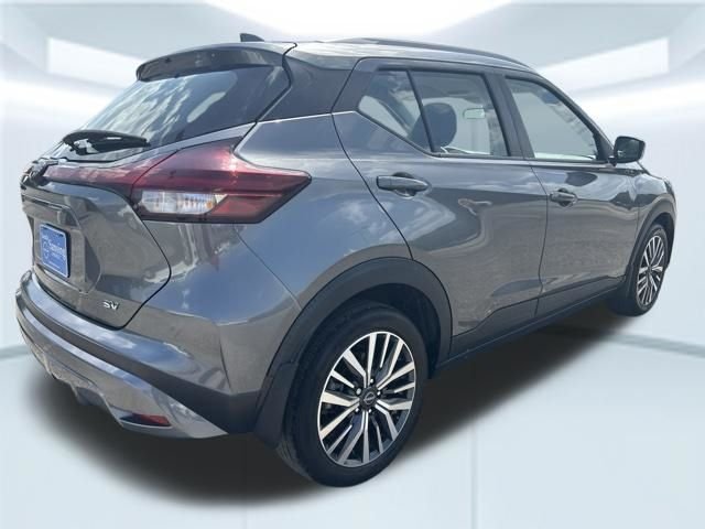 Used 2023 Gray Nissan SV image 6