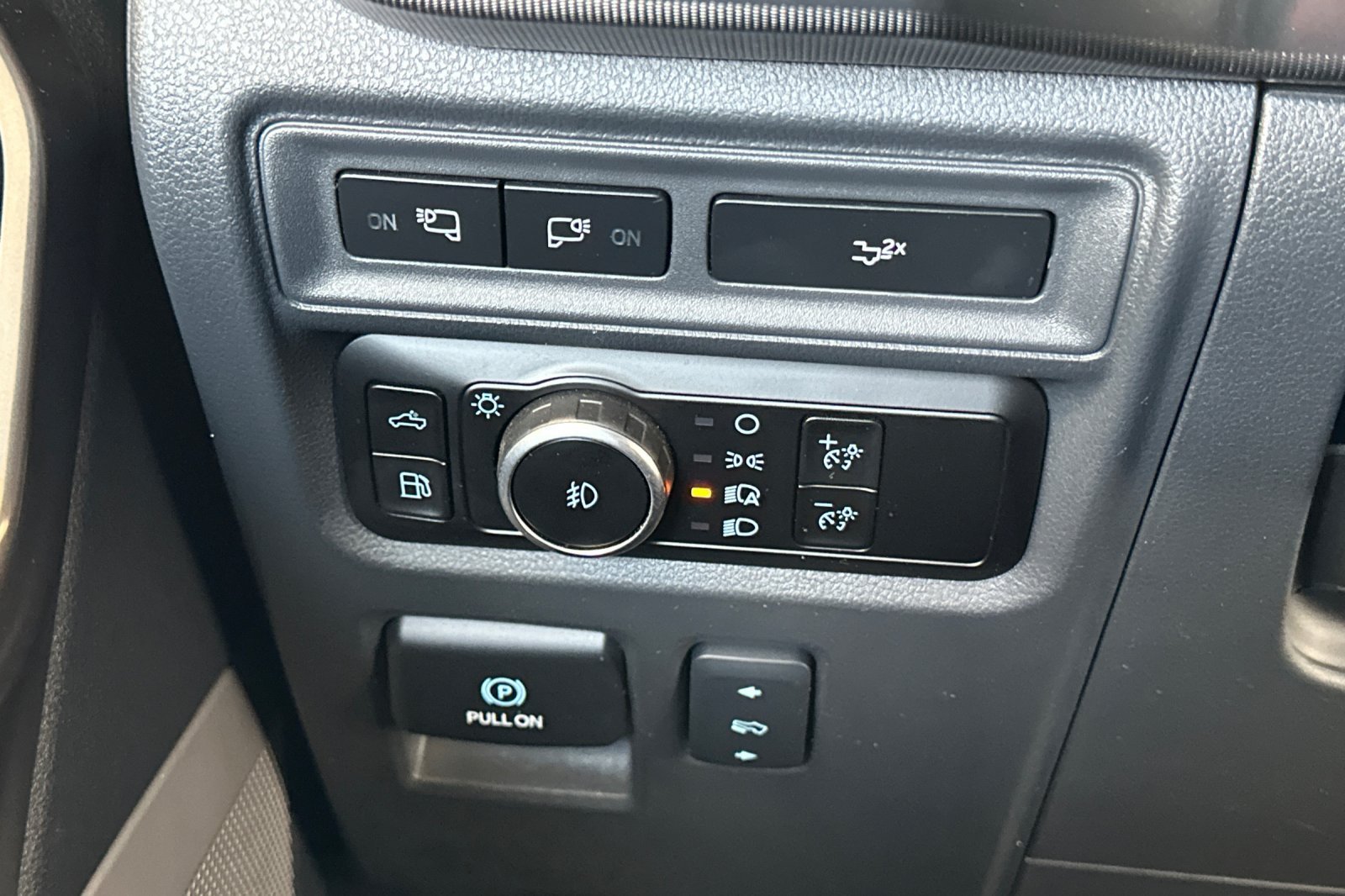 Used 2024 White Ford Lariat image 30