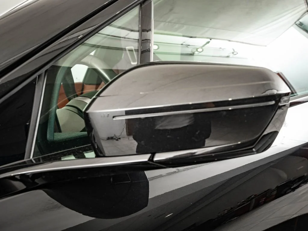 Used 2023 Black Sapphire Metallic BMW xDrive50 image 15