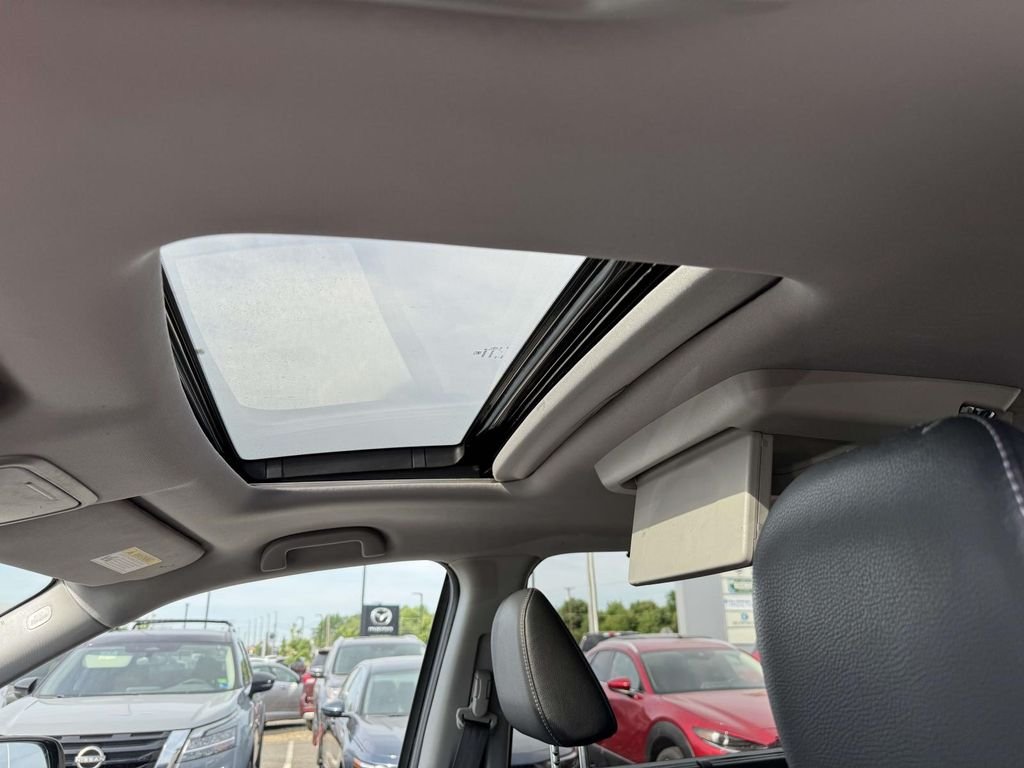 Used 2022 Black Honda Touring image 4