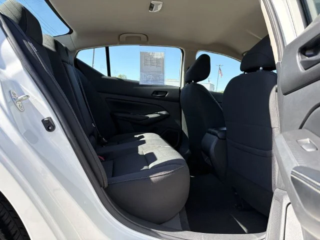 Used 2025 White Nissan 2.5 SV image 12