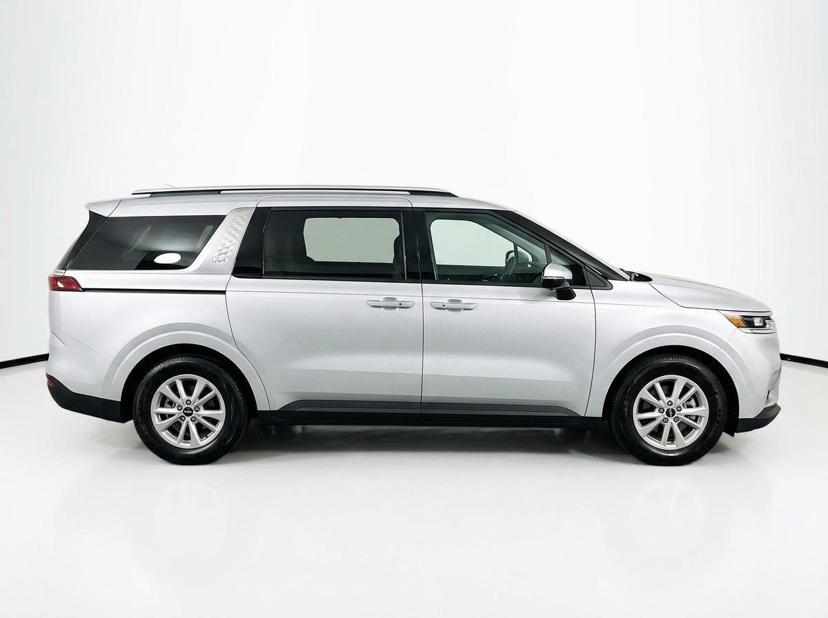 Used 2022 Silky Silver Kia LXS image 3
