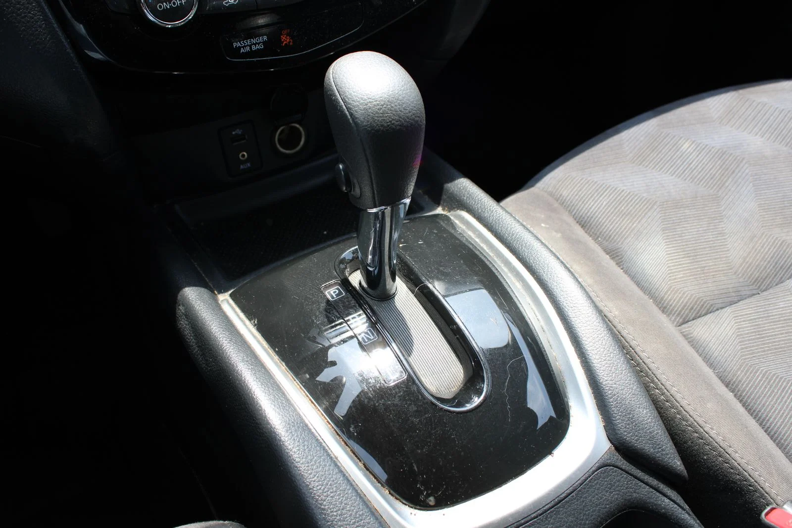 Used 2015 Gray Nissan SV image 13